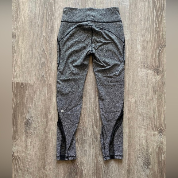 Lululemon Size 6 invigorate Black and White Leggings *Please read description* - Picture 5 of 12